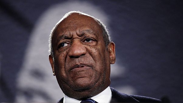 Bill Cosby ha sido acusado formalmente de un delito de agresión sexual a una mujer. Bill Cosby ha sido acusado formalmente de un delito de agresión sexual a una mujer.