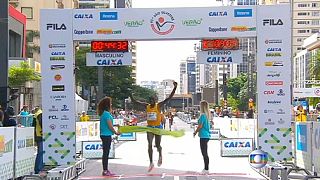 Sao Paolo Maratonu'nda ipi Biwot ve Ayalew göğüsledi