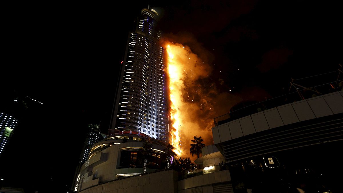 Пожар в небоскребе в центре Дубая