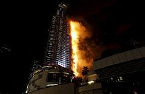 اندلاع حريق هائل في فندق بمحيط برج خليفة بدبي ساعات قبيل الاحتفال بالسنة الميلادية الجديدة