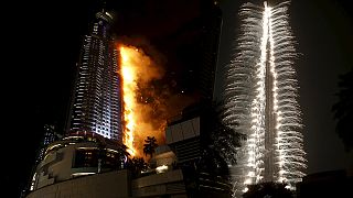 Un rascacielos de Dubai arde justo antes de Año Nuevo