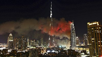 النيران تلتهم أجزاء من فندق "آدراس" في دبيْ