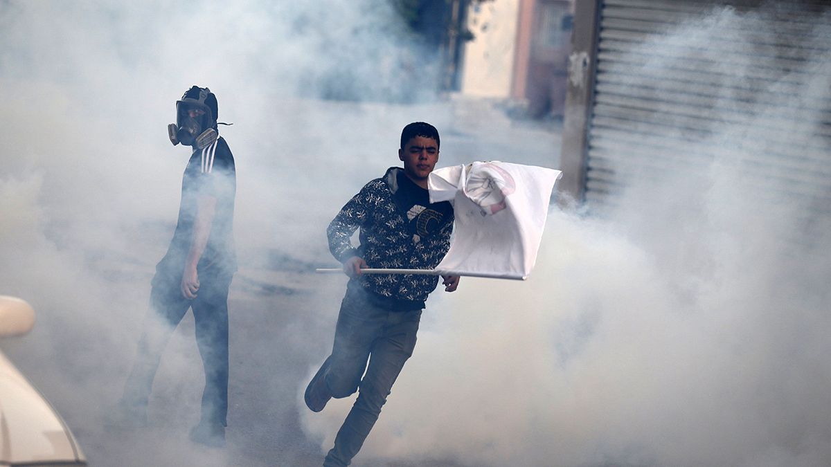 Противники монархии в Бахрейне вступили в столкновения с полицией
