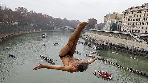 Tirándose de un puente para empezar el 2016