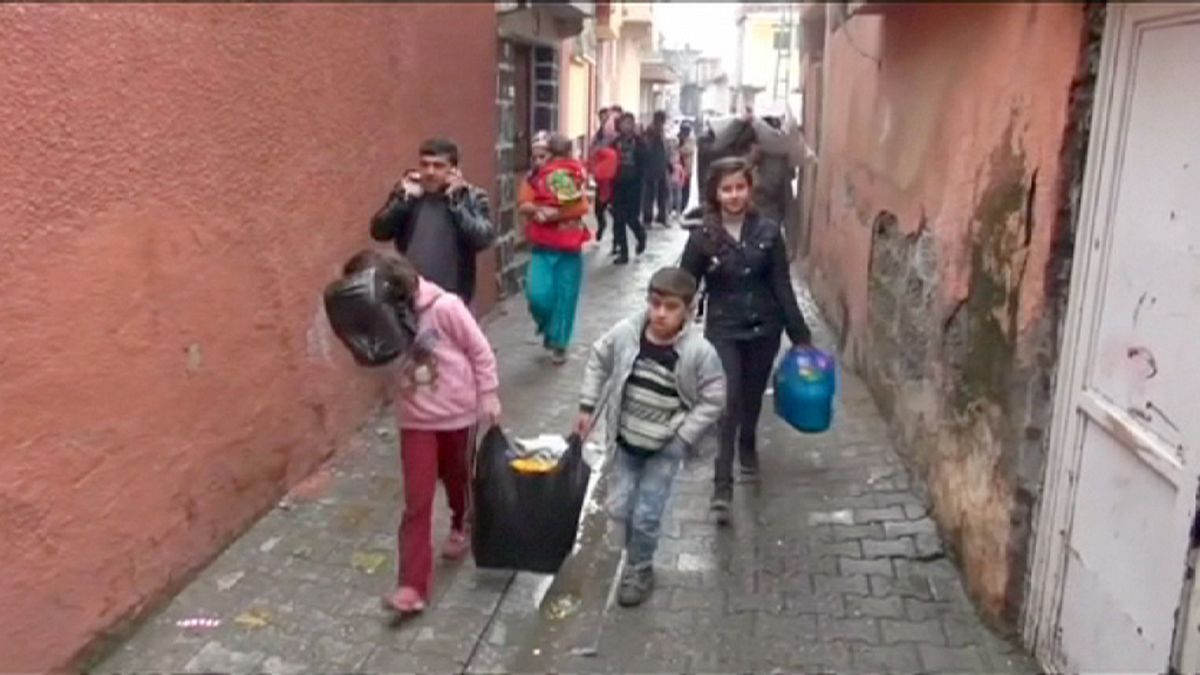المدنيون يغادرون منازلهم بسبب عمليات الجيش التركي ضد حزب العمال الكردستاني