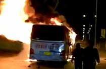 China: 14 mortos em incêndio de autocarro