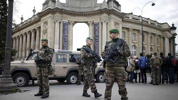 Attentati di Parigi coordinati dal Belgio da due uomini ancora non identificati Attentati di Parigi coordinati dal Belgio da due uomini ancora non identificati