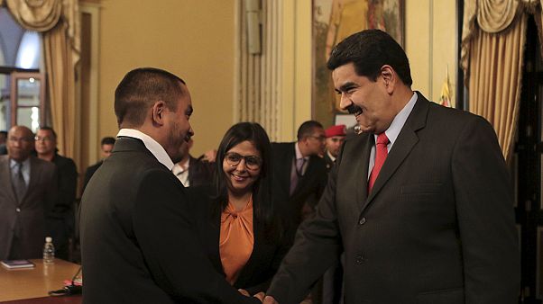 Venezuelan power struggle between Maduro government and legislature deepens Venezuelan power struggle between Maduro government and legislature deepens