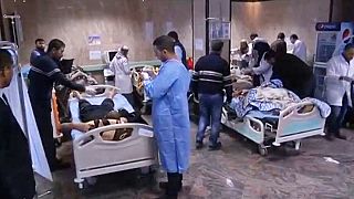 Al menos 65 muertos y decenas de heridos en un atentado suicida contra un centro policial en Libia.