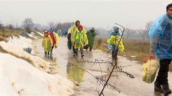 Serbia: profughi affrontano l'inverno sulla strada per l'Ue Serbia: profughi affrontano l'inverno sulla strada per l'Ue