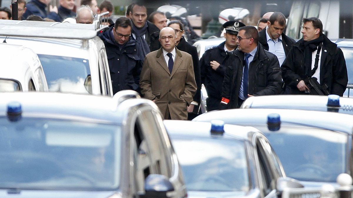 Франция. Личность напавшего на полицейский участок в Париже установлена