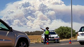 Bushfires destroy town in Western Australia