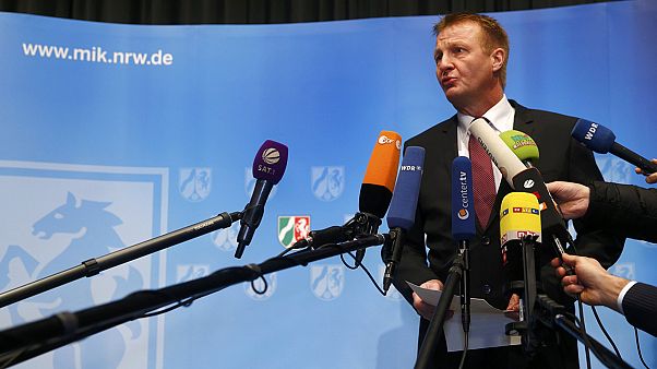 Köln: Polizeipräsident muss gehen - Zahlreiche Asylbewerber unter Verdächtigen Köln: Polizeipräsident muss gehen - Zahlreiche Asylbewerber unter Verdächtigen