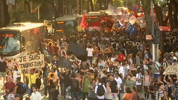 Brésil : violences en marge de manifestations contre la hausse des tarifs des transports Brésil : violences en marge de manifestations contre la hausse des tarifs des transports