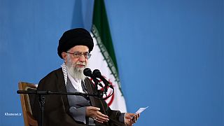 رهبر ایران: حتی کسانی که نظام را قبول ندارند در انتخابات شرکت کنند