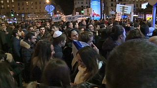 Paris'te geçen yılki terör saldırılarında ölen polis memuru anıldı