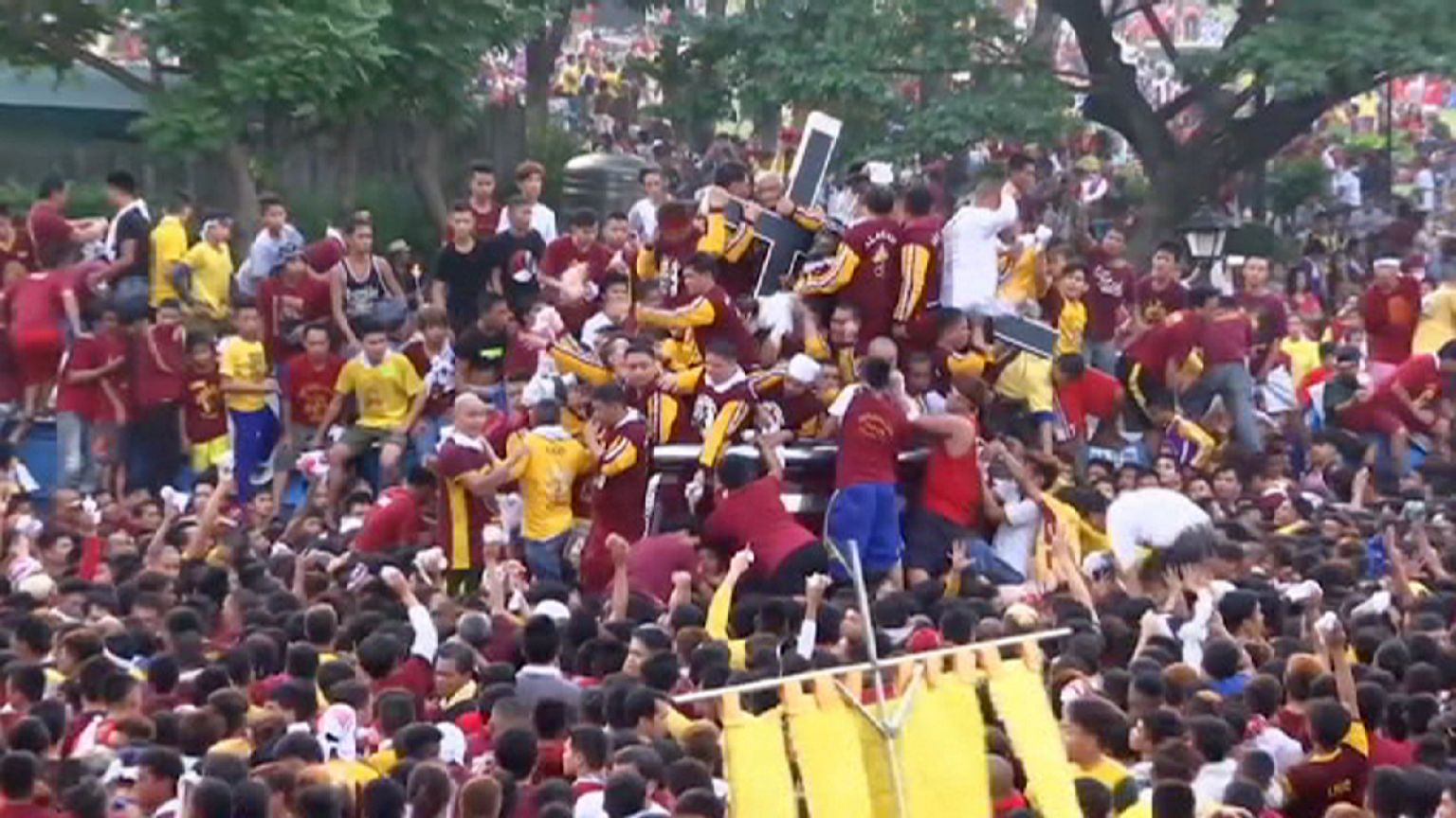 Mueren dos personas en la procesión del Nazareno Negro de Manila