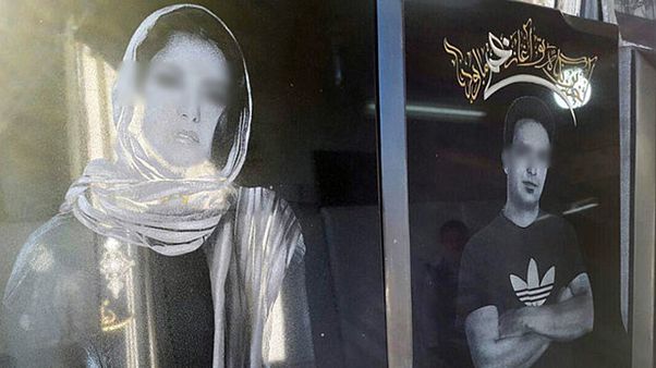 سلفی با مردگان فشن در بهشت زهرا سلفی با مردگان فشن در بهشت زهرا