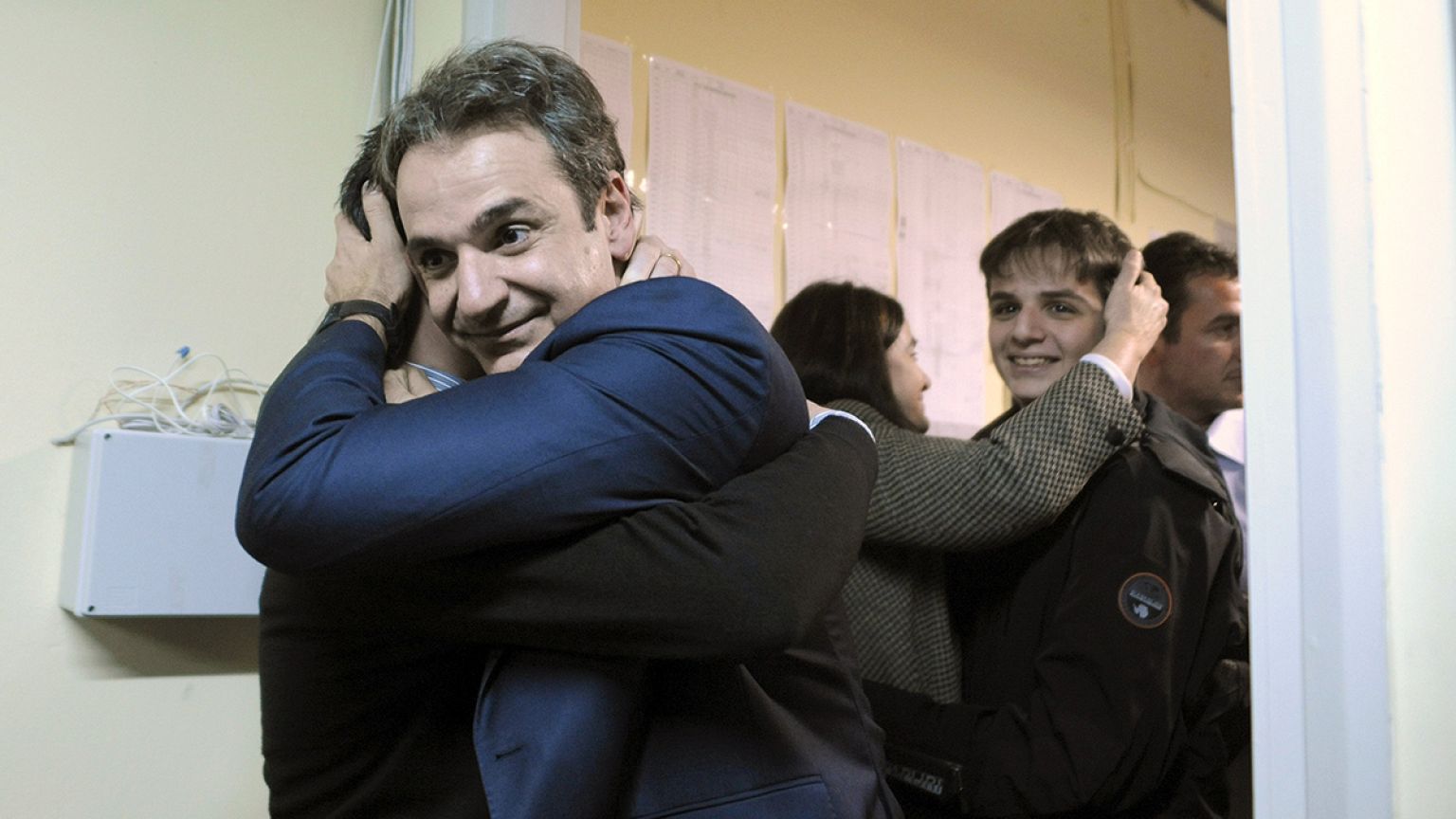 Le fils d'un ancien Premier ministre à la tête du principal parti d'opposition grec