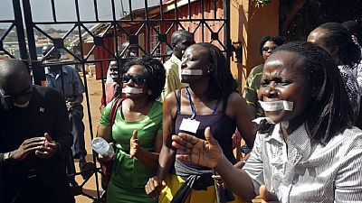 Ouganda : intimidations de journalistes et d’activistes à l’approche des élections