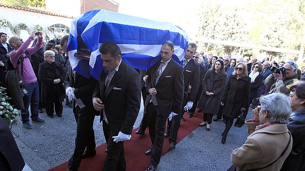 Ελλάδα: Το τελευταίο χειροκρότημα για την Άννα Συνοδινού Ελλάδα: Το τελευταίο χειροκρότημα για την Άννα Συνοδινού