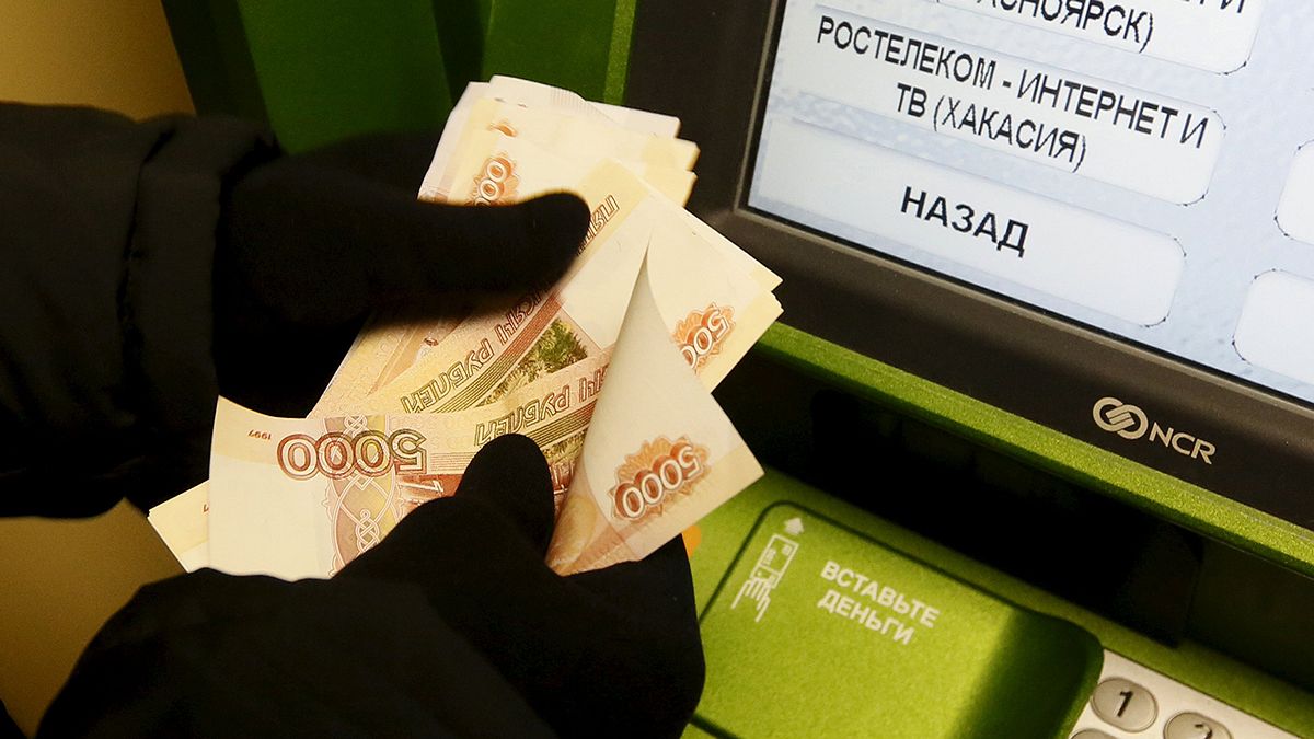 Rusya'da vatandaş endişeli: "Sekiz bin Ruble'ye bir ay nasıl geçiniriz?"