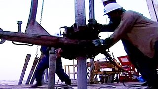Цены на нефть тестируют отметку в 30 долларов за баррель