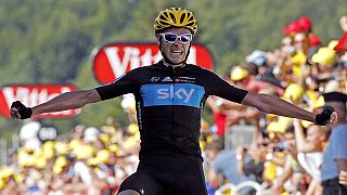 İngiliz bisikletçi Chris Froome 2018'e kadar Sky için yarışacak