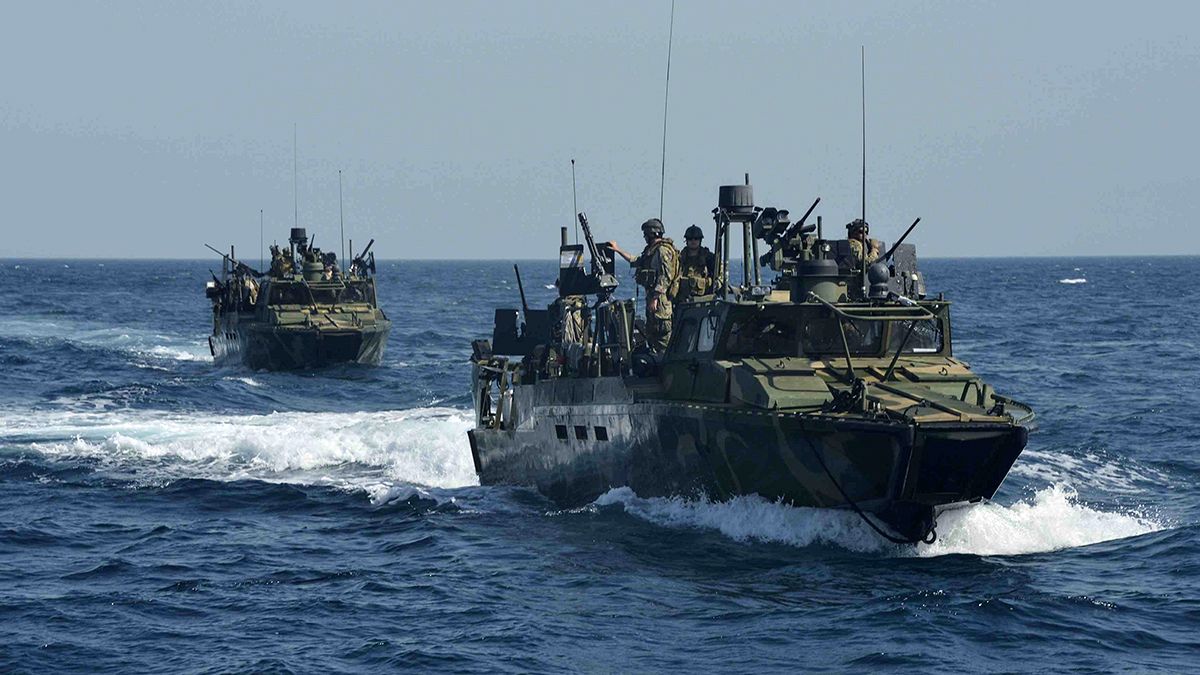 Иран пообещал отпустить американских моряков