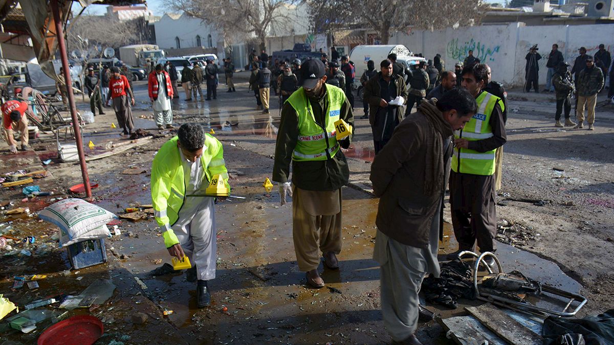 قتلى وجرحى جراء انفجار وقع أمام مركز لمكافحة شلل الأطفال في باكستان