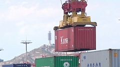 Chinas Abwertungs-Strategie wirkt lehrplanmäßig im Außenhandel - Börsenbeben andere Baustelle