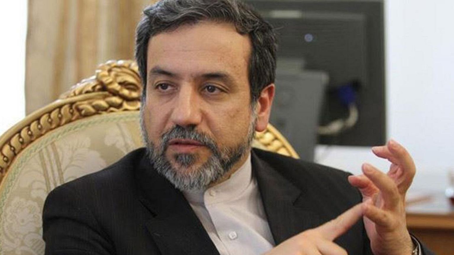 عراقچی: شنبه یا یکشنبه هفته آینده اجرای برجام آغاز می‌شود
