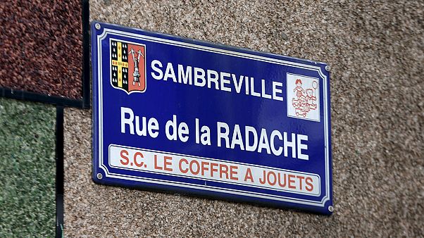 Polícia belga identifica três apartamentos usados por suspeitos de atentados de Paris Polícia belga identifica três apartamentos usados por suspeitos de atentados de Paris