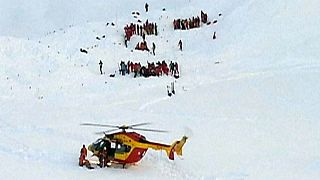 Schülergruppe in den französischen Alpen von einer Lawine mitgerissen: drei Tote