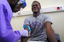 Σε ύφεση ο ιός Έμπολα στη Λιβερία λέει ο ΠΟΥ