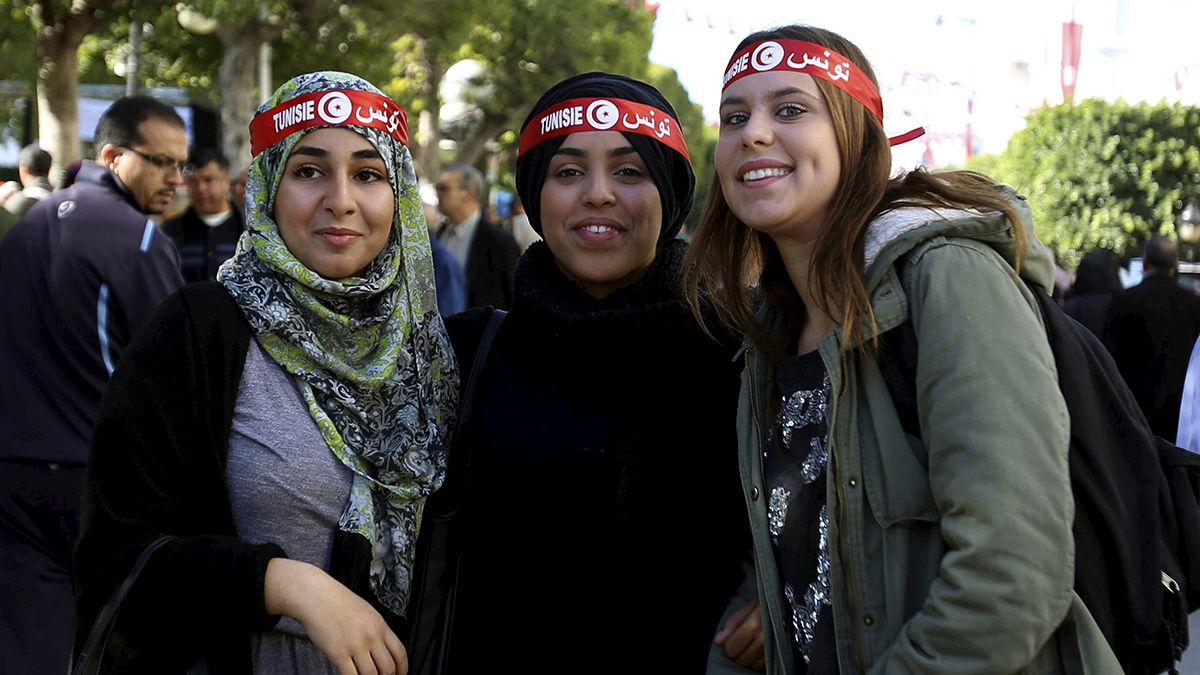 Тунис празднует пятую годовщину "жасминовой революции"