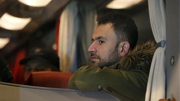 Umstrittener Protest gegen Flüchtlingspolitik: Bayrischer Landrat schickt Merkel Flüchtlinge Umstrittener Protest gegen Flüchtlingspolitik: Bayrischer Landrat schickt Merkel Flüchtlinge