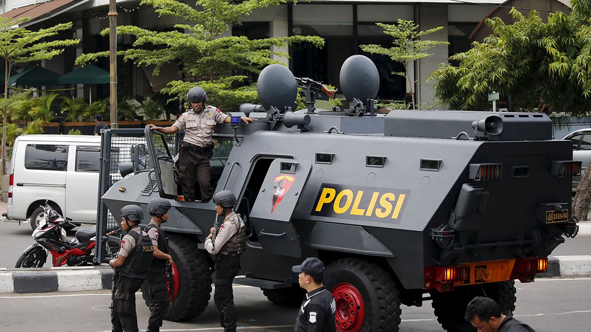 Letartóztatások a dzsakartai robbantások után Indonéziában