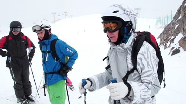 Sciare fuori pista sì, ma in sicurezza: euronews a lezione a Les Deux Alpes Sciare fuori pista sì, ma in sicurezza: euronews a lezione a Les Deux Alpes