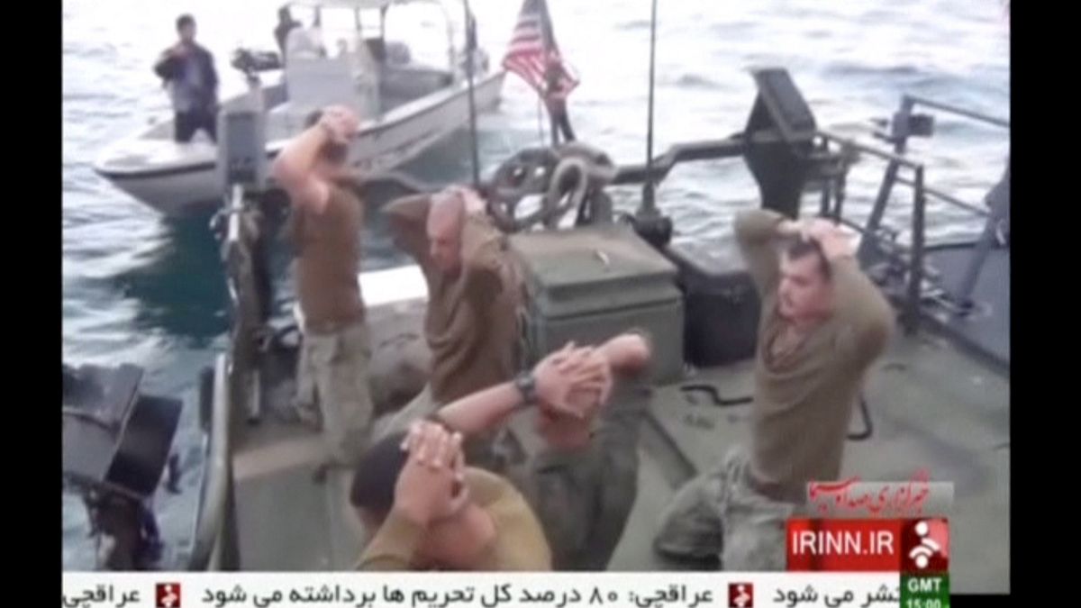 Иранское ТВ показало захваченных моряков ВМФ США