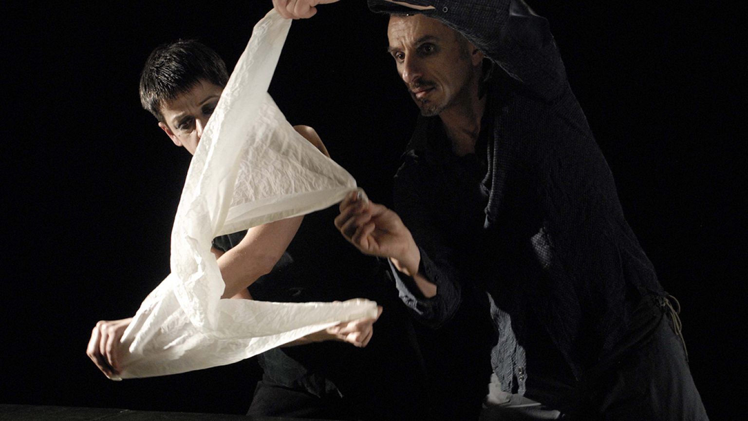 «Intimate»: Ένα ταξίδι στη μνήμη και τη φαντασία με την Πλεύσις