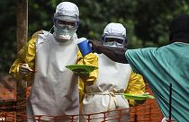 هلع في سيراليون بعد إعلان وفاة طالبة بفيروس إيبولا