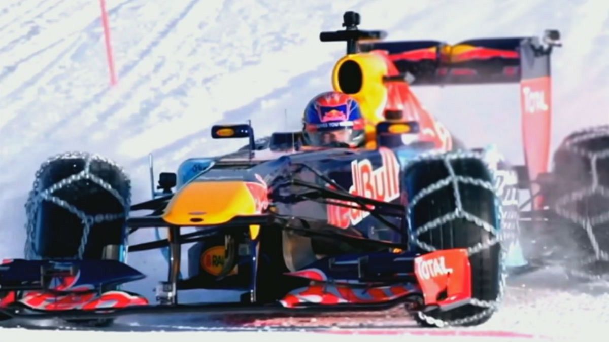 La difícil tarea de pilotar un Fórmula 1 en la nieve