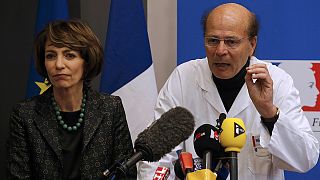 Testes clínicos: Ministra francesa da Saúde fala em "caso inédito"