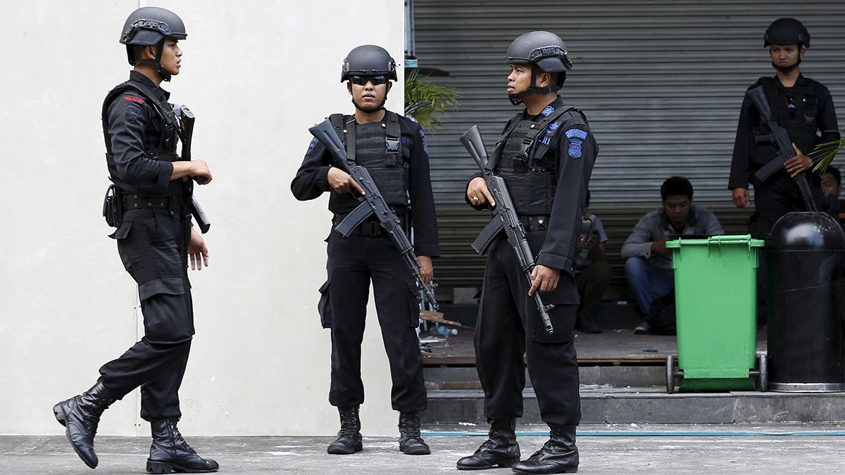 Indonesia beefs up police presence after Jakarta blasts