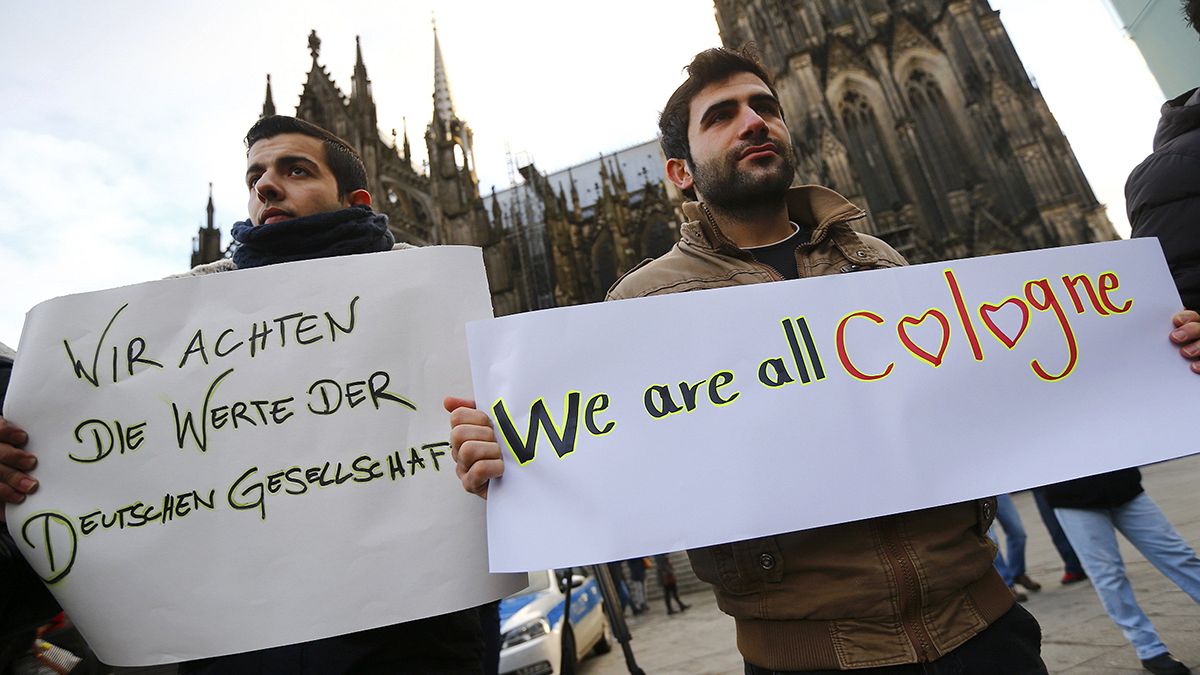 مهاجرون وألمان يحتجون ضد التحرش وكره الأجانب