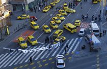 Taxistas húngaros protestam contra a Uber