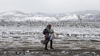 Suriyelilerin çileli göç yolunda kara kış engel değil