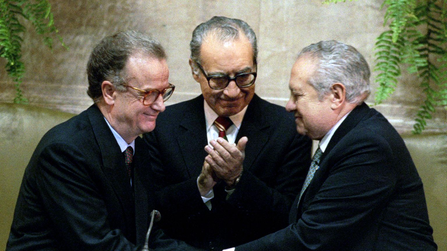 Morreu Almeida Santos