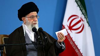 رهبر ایران: در برابر آنچه در این معامله به دست آمده، هزینه‌های سنگینی پرداخت شده است